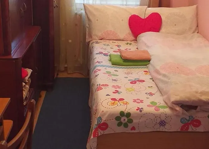 Cleopatra Apartment *