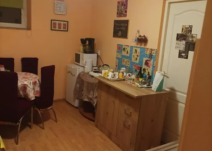 Cleopatra Apartment *